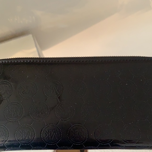Micheal Kors wallet - Picture 3 of 4